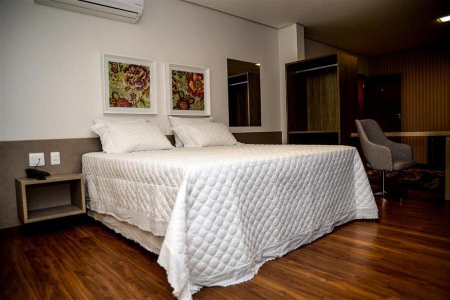 Grand Cafe Hotel Manhuacu Exterior foto